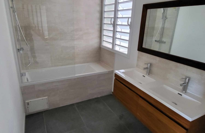 Vente Maison 95m&sup2; 4 pièces Saint Gilles les Bains