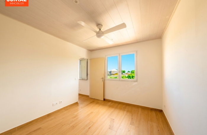 Location Appartement 80m&sup2; 4 pi&egrave;ces Saint-Pierre