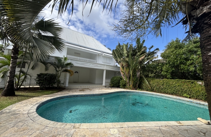 &Agrave; LOUER VILLA T6 - SAINT-PIERRE