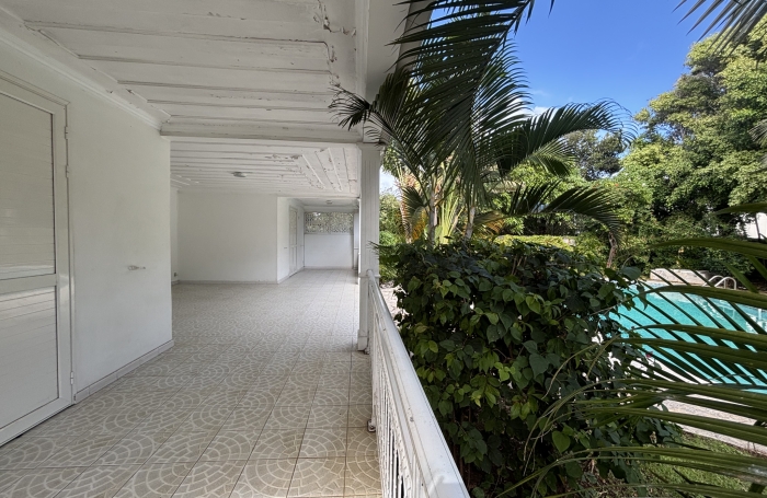 &Agrave; LOUER VILLA T6 - SAINT-PIERRE