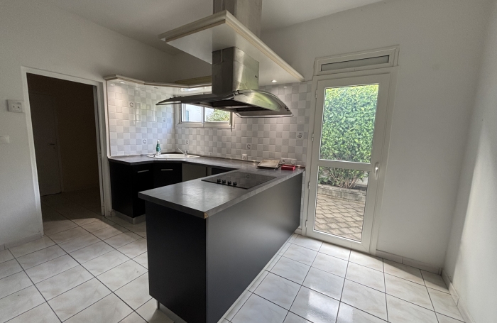 &Agrave; LOUER VILLA T6 - SAINT-PIERRE