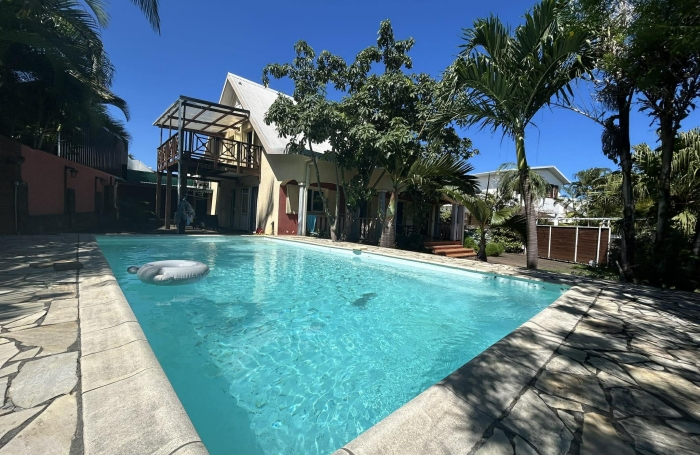 SAINT-PIERRE Centre -  Maison familiale avec piscine - 5 chambres - 170m2