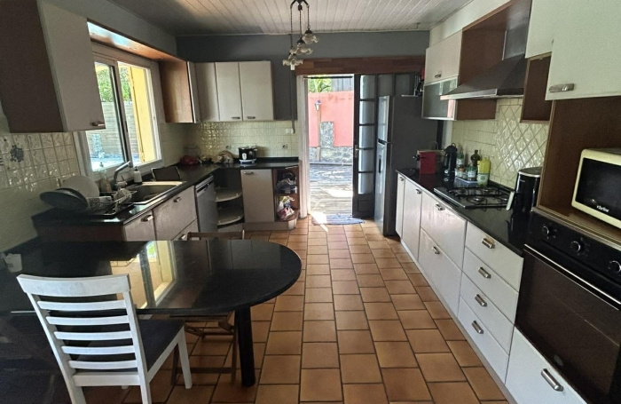 SAINT-PIERRE Centre -  Maison familiale avec piscine - 5 chambres - 170m2