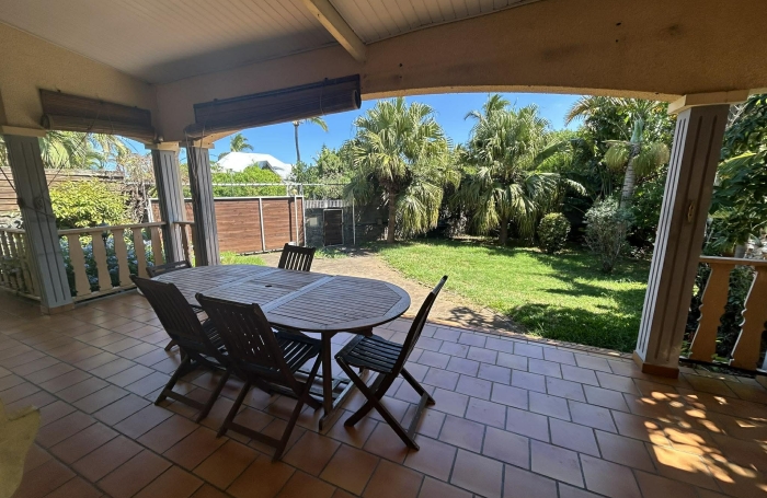 SAINT-PIERRE Centre -  Maison familiale avec piscine - 5 chambres - 170m2
