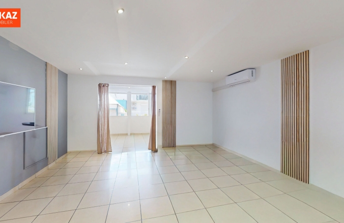 Location Local commercial 75m&sup2; 3 pi&egrave;ces Saint-Pierre