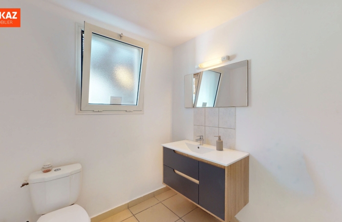 Location Local commercial 75m&sup2; 3 pi&egrave;ces Saint-Pierre