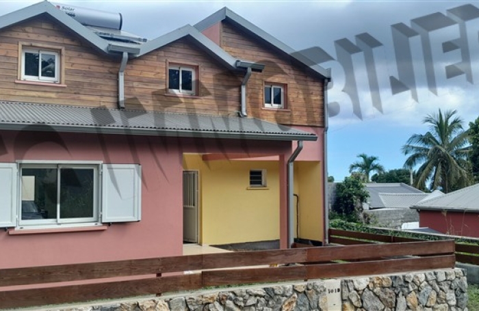 Location Maison 100m&sup2; 4 pi&egrave;ces Saint Gilles Les Hauts