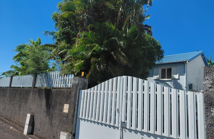 ST MARIE LA convenance maison F4  piscine , garage et atelier.