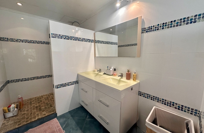 Vente Maison 141m&sup2; 5 pi&egrave;ces Saint Gilles les Bains