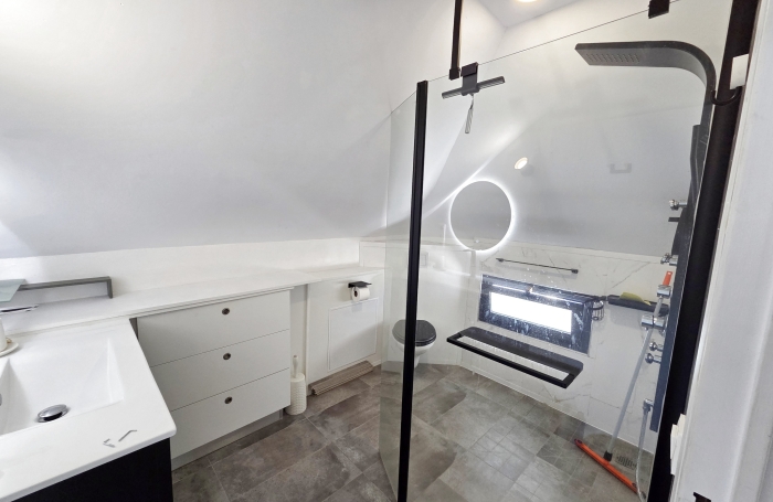 A louer superbe T3 meubl&eacute; 85m2 en duplex proche Jardin de l'Etat