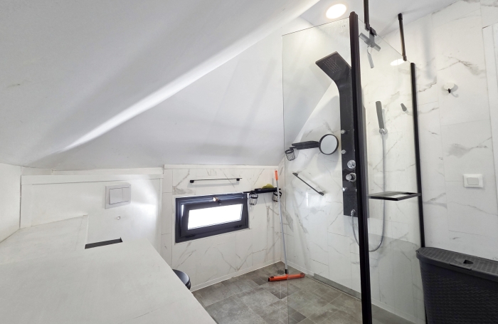 A louer superbe T3 meubl&eacute; 85m2 en duplex proche Jardin de l'Etat