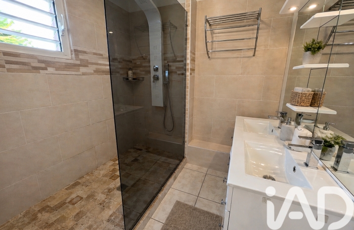 Vente Divers 205m&sup2; 5 pièces Saint Joseph
