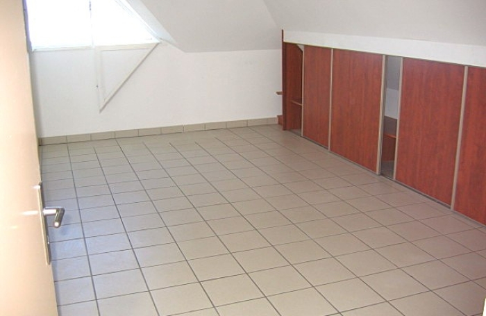 &Agrave; LOUER - DUPLEX F4 AU COEUR DE L'&Eacute;TANG SAL&Eacute; LES HAUTS - 930 &euro;