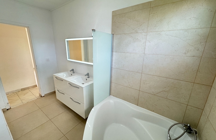 Location Maison 88.11m&sup2; 4 pi&egrave;ces La Montagne