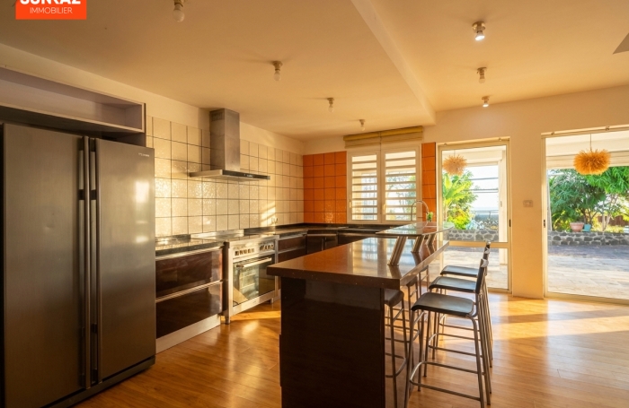 Location Maison 230m&sup2; 8 pi&egrave;ces Saint-Pierre