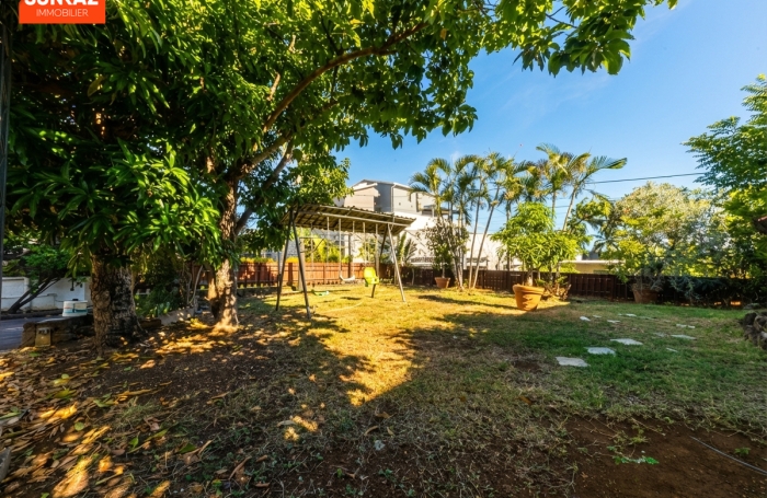 Location Maison 230m&sup2; 8 pi&egrave;ces Saint-Pierre
