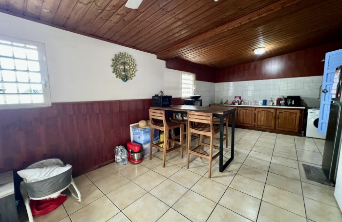 SAINT PIERRE 97410 - CHARMANTE MAISON - BEAU TERRAIN - QUARTIER R&Eacute;SIDENTIEL
