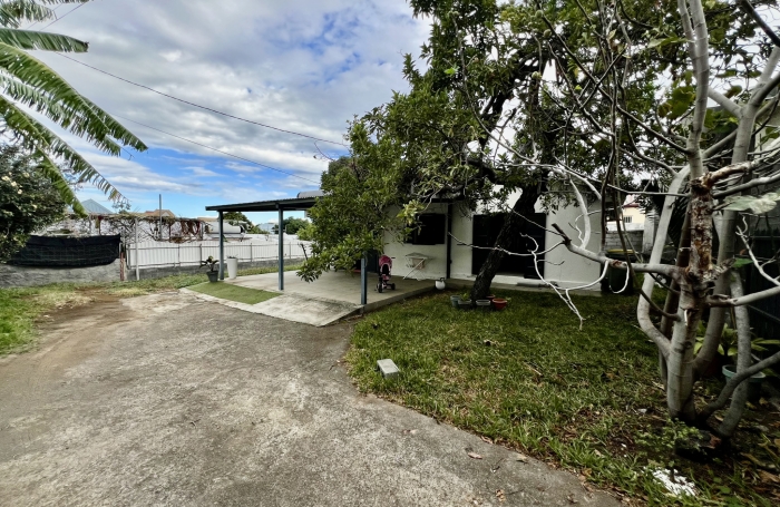 SAINT PIERRE 97410 - CHARMANTE MAISON - BEAU TERRAIN - QUARTIER R&Eacute;SIDENTIEL