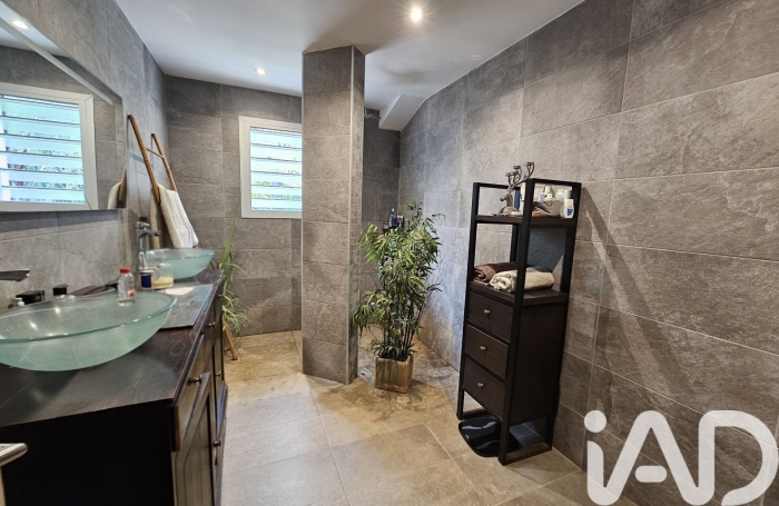 Vente Maison 141m&sup2; 5 pièces Saint Gilles les Bains