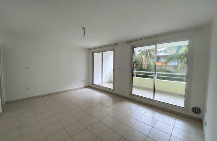 &Agrave; LOUER STUDIO TAMPON