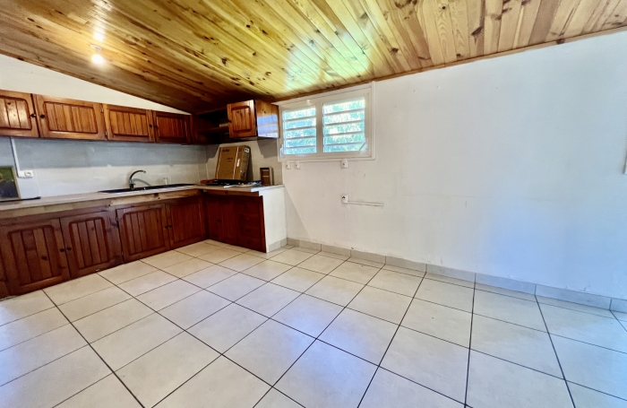 SAINT JOSEPH 97480 - MAISON DE PLAIN PIED - TYPE CREOLE - TERRAIN PLAT - PROCHE DES COMMODITES