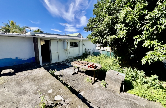 SAINT JOSEPH 97480 - MAISON DE PLAIN PIED - TYPE CREOLE - TERRAIN PLAT - PROCHE DES COMMODITES