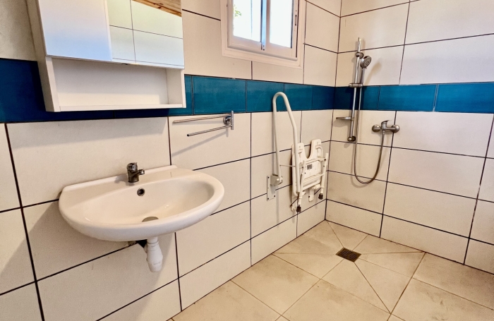 SAINT JOSEPH 97480 - MAISON DE PLAIN PIED - TYPE CREOLE - TERRAIN PLAT - PROCHE DES COMMODITES