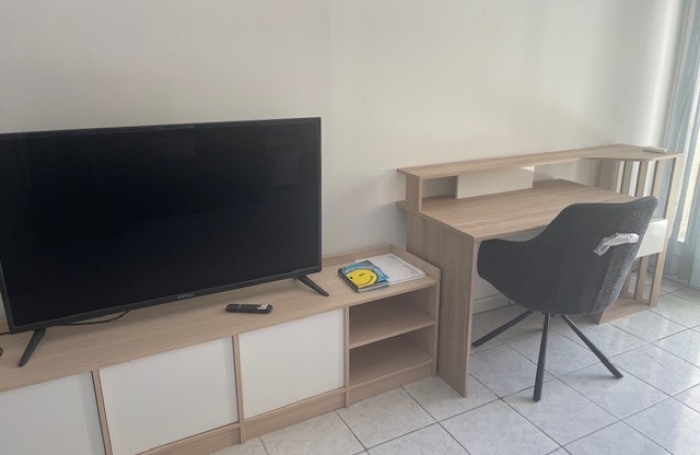 STUDIO MEUBLE VUE ET TERRASSE