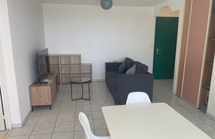 MAGNIFIQUE T2 MEUBLE AVEC TERRASSE ET VUE MER