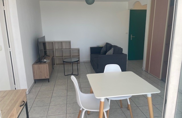 MAGNIFIQUE T2 MEUBLE AVEC TERRASSE ET VUE MER