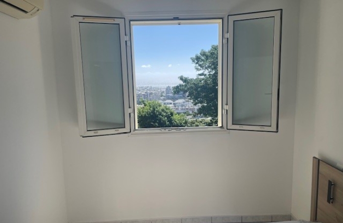 MAGNIFIQUE T2 MEUBLE AVEC TERRASSE ET VUE MER