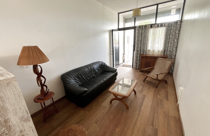 A louer Beau T4 meubl&eacute; de 77 m2 + terrasse en rez-de-jardin Saint Denis centre eau et &eacute;lectricit&eacute; compris