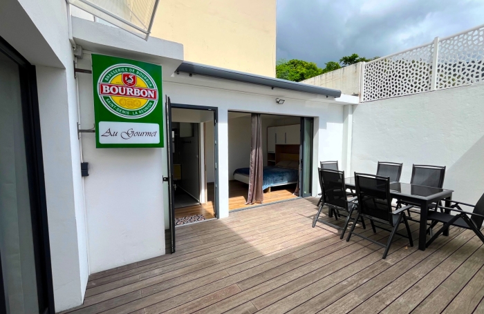 A louer Beau T4 meubl&eacute; de 77 m2 + terrasse en rez-de-jardin Saint Denis centre eau et &eacute;lectricit&eacute; compris