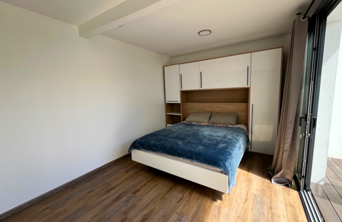 A louer Beau T4 meubl&eacute; de 77 m2 + terrasse en rez-de-jardin Saint Denis centre eau et &eacute;lectricit&eacute; compris