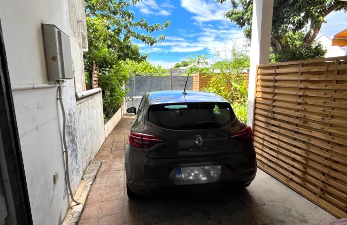 A louer Beau T4 meubl&eacute; de 77 m2 + terrasse en rez-de-jardin Saint Denis centre eau et &eacute;lectricit&eacute; compris