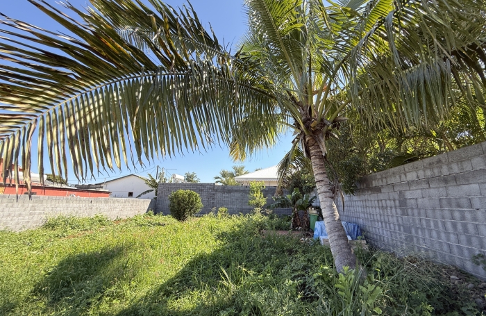 SAINT PIERRE 97410 - TERRAIN &Agrave; B&Acirc;TIR - FORT POTENTIEL - QUARTIER R&Eacute;SIDENTIEL - PROCHE COMMODIT&Eacute;S