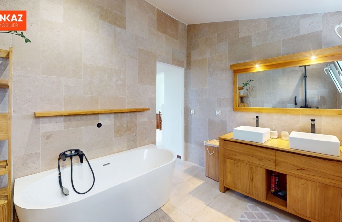 Vente Maison 178.31m&sup2; 6 pièces L'Entre Deux