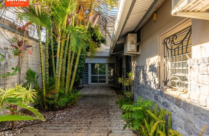Location Maison 230.00m&sup2; 8 pièces Saint-Pierre