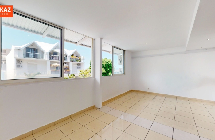 Location Local commercial 75.00m&sup2; 3 pièces Saint-Pierre