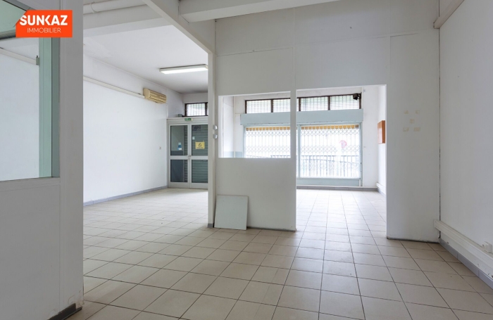 Location Local commercial 65.00m&sup2; Le Port