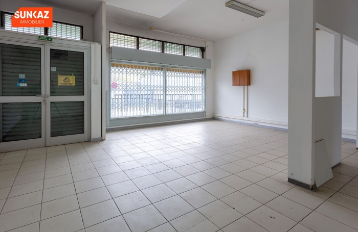Location Local commercial 65.00m&sup2; Le Port