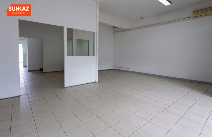 Location Local commercial 65.00m&sup2; Le Port