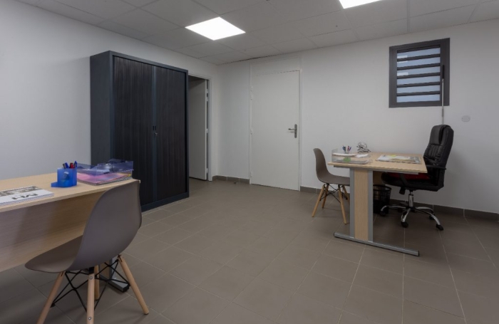 Location Local commercial 118.00m&sup2; 1 pièce Ravine des Cabris