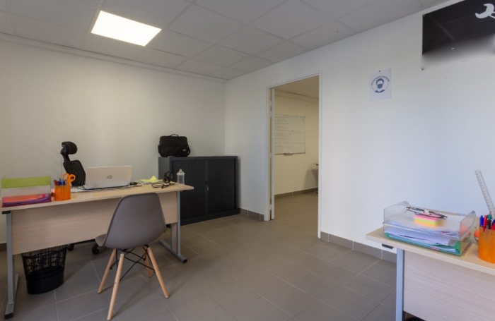 Location Local commercial 170.00m&sup2; 1 pièce Ravine des Cabris