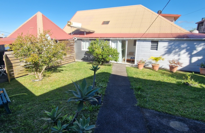 VILLA F7 de standing + 2 d&eacute;pendances A vendre &agrave; PETITE-ILE de 735 000&euro; FAI