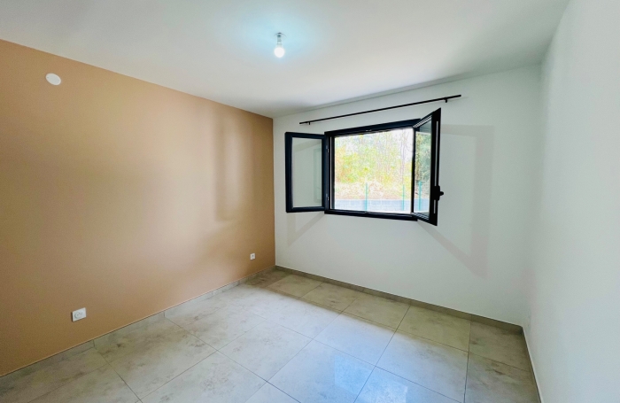 Vente Maison 90m&sup2; 3 pièces Saint Gilles Les Hauts