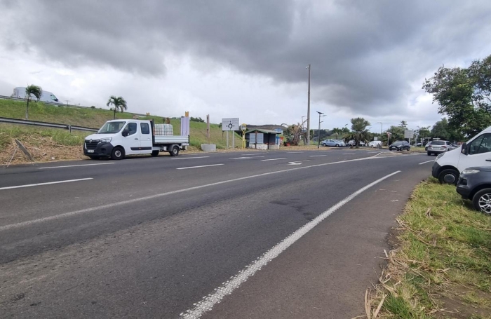 Location Local commercial 300m&sup2; 1 pièce Sainte Suzanne