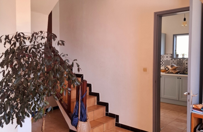 GRANDE MAISON A ETAGE AVEC TERRASSE ET VUE  PROCHE LYCEE BOIS DE NEFLES ET CLINIQUE STE CLOTILDE