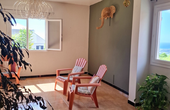 GRANDE MAISON A ETAGE AVEC TERRASSE ET VUE  PROCHE LYCEE BOIS DE NEFLES ET CLINIQUE STE CLOTILDE