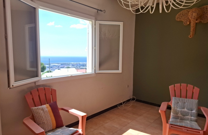 GRANDE MAISON A ETAGE AVEC TERRASSE ET VUE  PROCHE LYCEE BOIS DE NEFLES ET CLINIQUE STE CLOTILDE